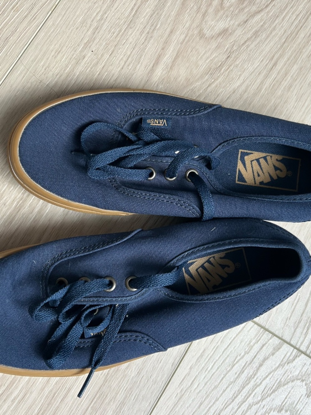 Vans - Picture 3 of 3